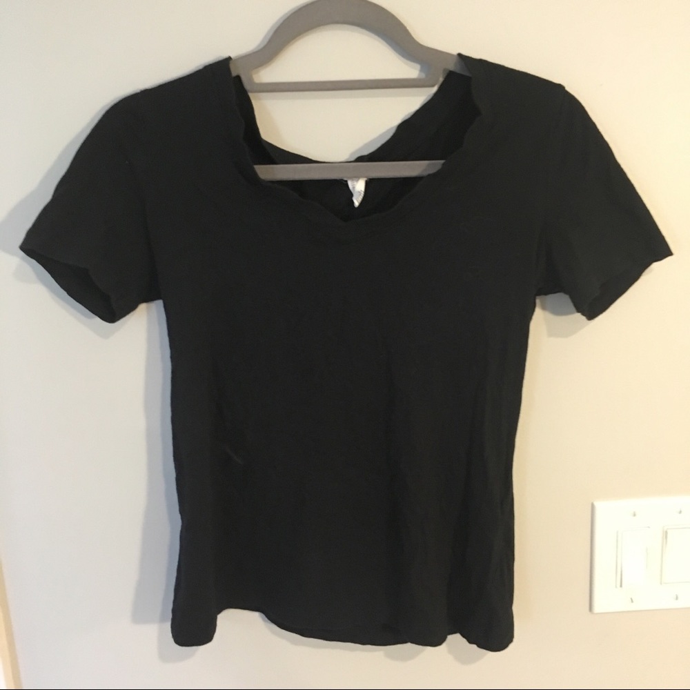 Forever 21 black tee shirt